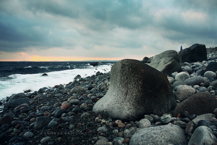 En los montículos de piedras de la playa se encontraron los restos de las ceremonias fúnebres de los tiempos de los vikingos