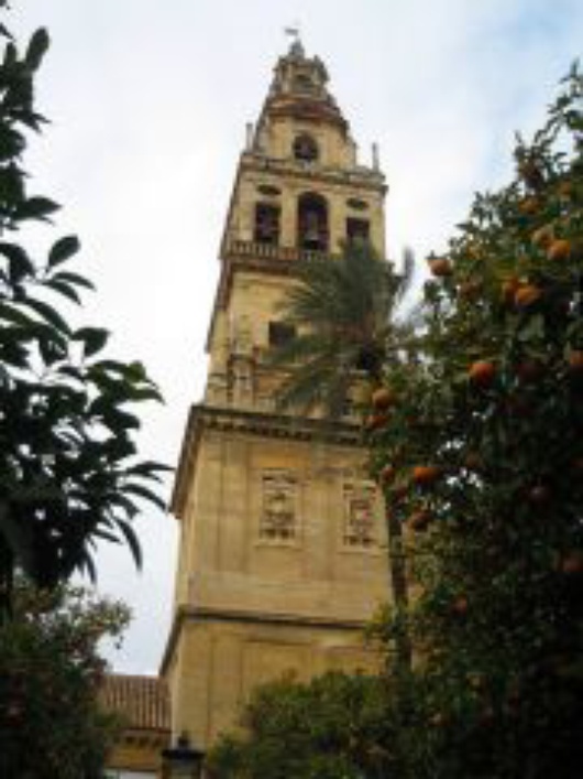 Ein Minarett gibt es bereits in Sevilla: Heute ist es der Turm der Kathedrale. Credit to: Blackcealt/Flickr