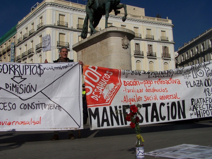 Protesty na placu "Puerta del Sol" w Madrycie