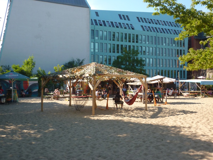 Le « strandbar », le Yaam.