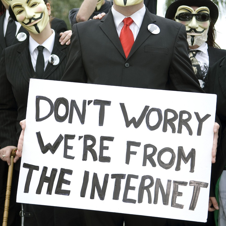 Ultimamente si discute molto sull'eventualità che per i blogger politici l'anonimato possa essere vietato