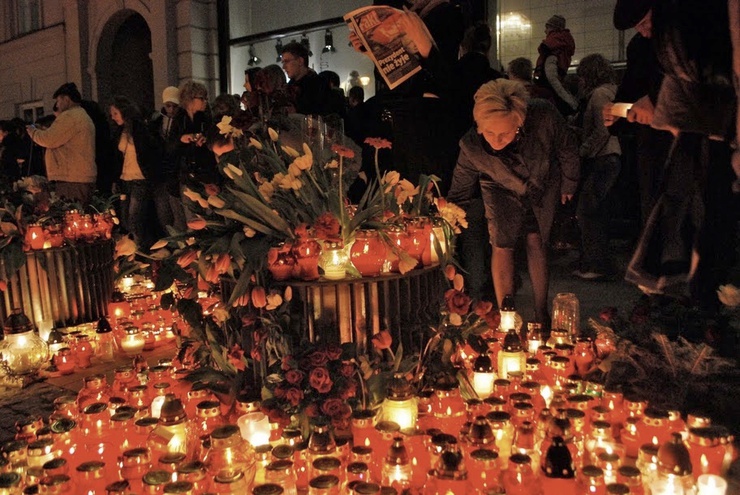 Ciudadanos polacos en Varsovia el 10 de abril
