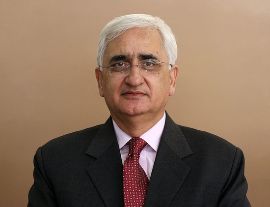 Khurshid- ministro indio de Asuntos Exteriores- que a primera vista parece entenderse muy bien con Asthon.