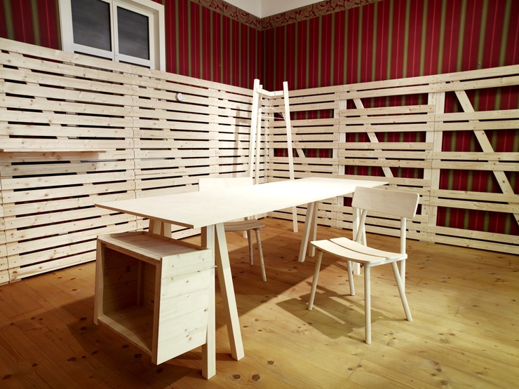 Möbel-Designer Robert Rüf lässt die reaktionäre napoleonische Nachkriegsära wieder auferstehen 