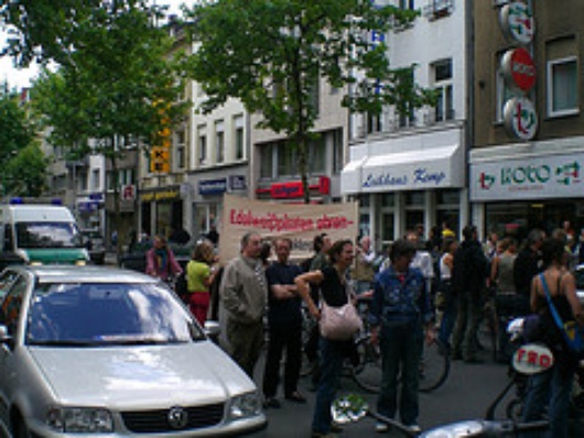 Nicht alle sind gegen den Bau der Moschee: Solidaritätsdemonstration in Ehrenfeld. Credit to: gingit77/Flickr