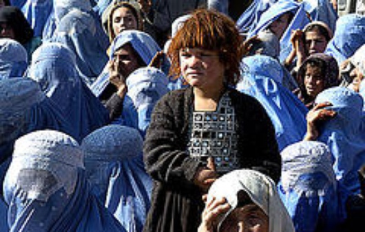 Frauen in Burqa sind ein beliebtes Motiv, da es symbolisch für die Lage der Frauen steht (Credit to: Lakerae/FLickr)