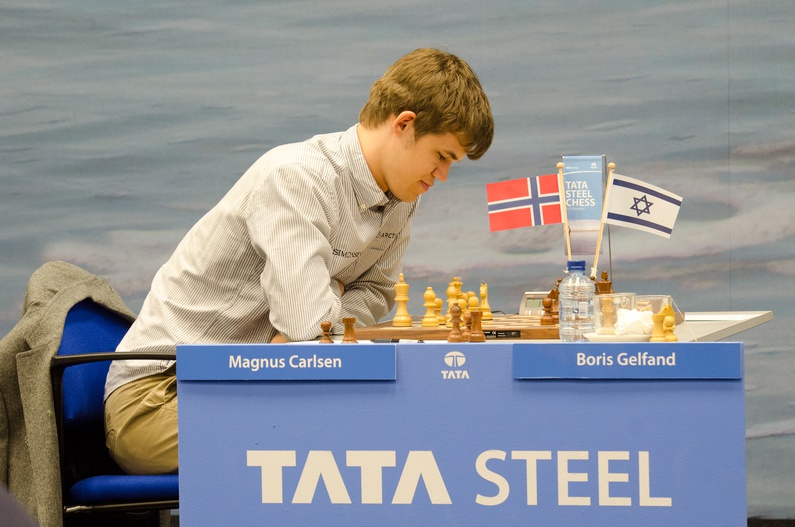 Magnus Carlsen holds simultaneous chess games with young players in Yerevan