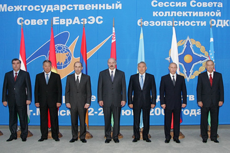 The Eurasian economic community with Belarus' Lukashenko in the middle, Nursultan Nazarbayev (Kazakhstan's president) second from left and Putin second in from the right
