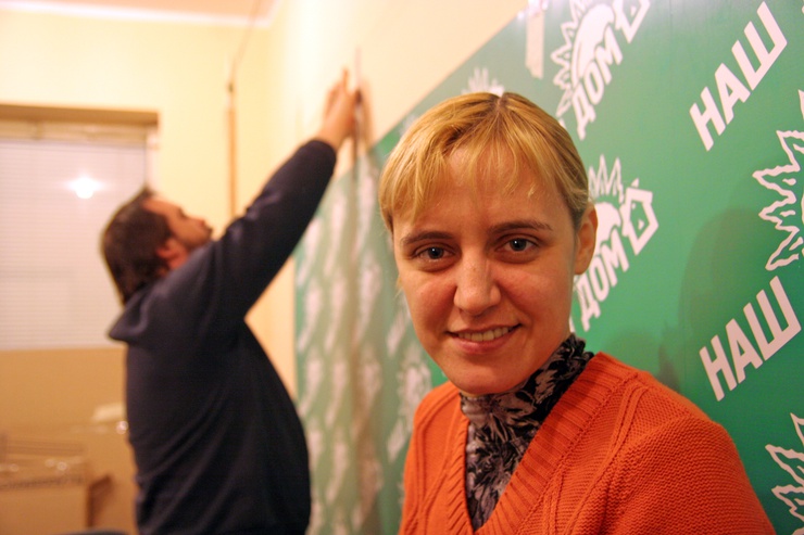 Nash Dom jest jedną z organizacji broniących praw człowieka na Białorusi. Olga Karatch włożyła w walkę z dyktatorem całe swoje serce i duszę.