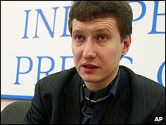 Russian lawyer Stanislav Markelov speaking in Moscow (February 2005)