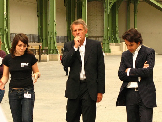 Au milieu, Patrick Poivre d'Arvor, l'ex-présentateur du JT de TF1 | Crédits : smiledolphin / Flickr