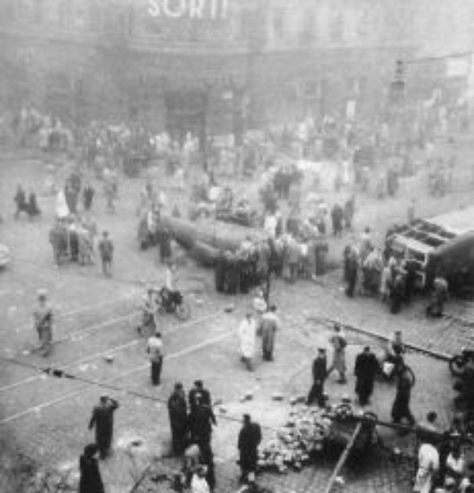 Stalin_Statue_toppled_in_Budapest.jpg