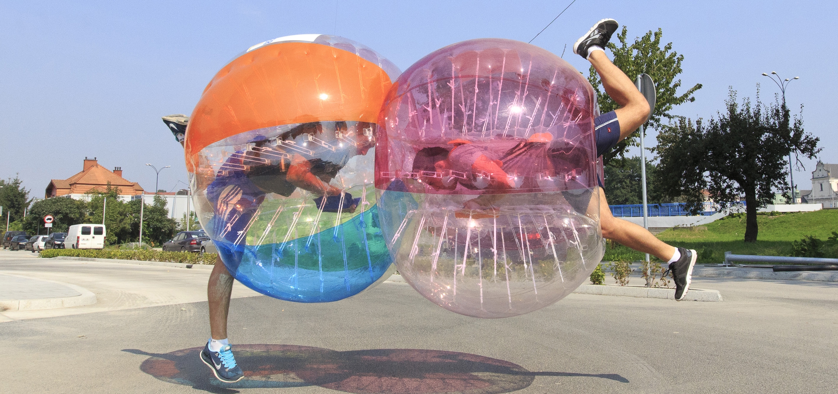 Человек в пузыре. Бабл человека. Зорб летающий летает. Bubble Ball, Рязань.