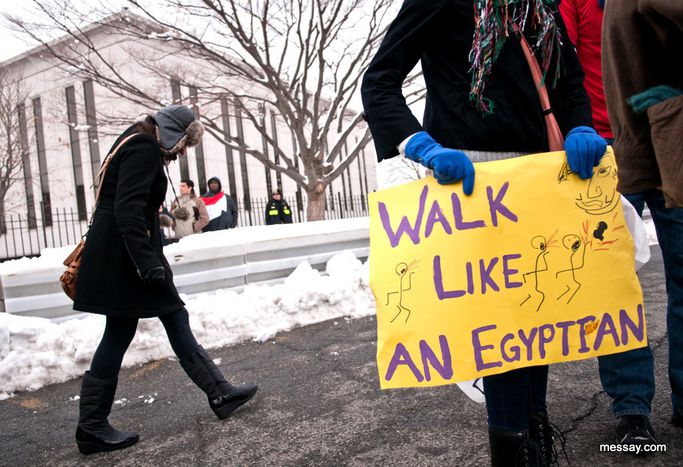 Image for Moubarak : partira, partira pas ? Les Egyptiens réagissent depuis l'Europe