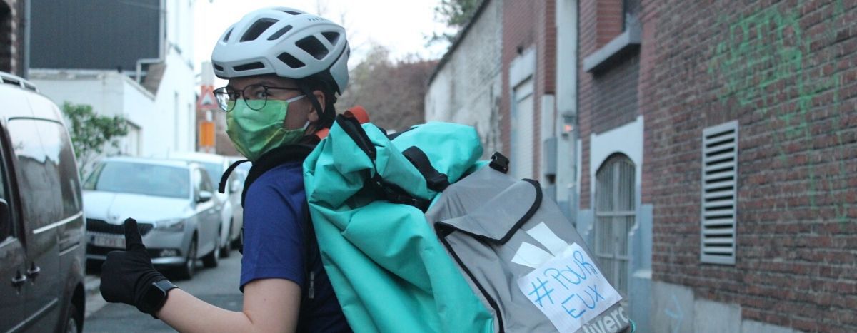 Image for Da Deliveroo a #PourEux: rider, cuochi e cittadini salvano i senzatetto dal COVID-19 