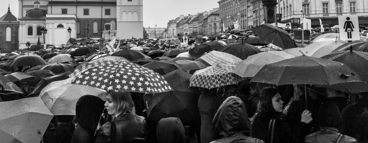 Image for Was geht, #CzarnyProtest? Polinnen verhindern Abtreibungsgesetz