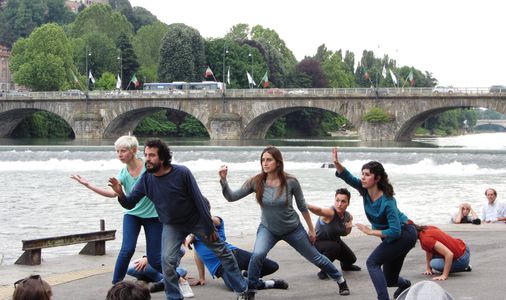 Image for Danseurs sans scène et jazz sur le fleuve. Musique et danse "off" à Turin