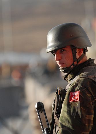 Image for Sólo los 'podridos' se libran del servicio militar en Turquía