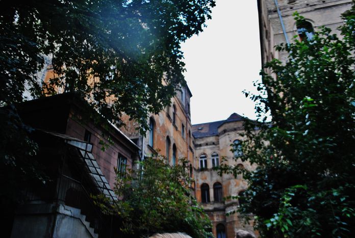 Image for Budapest Beyond Sightseeing: callejear es la clave