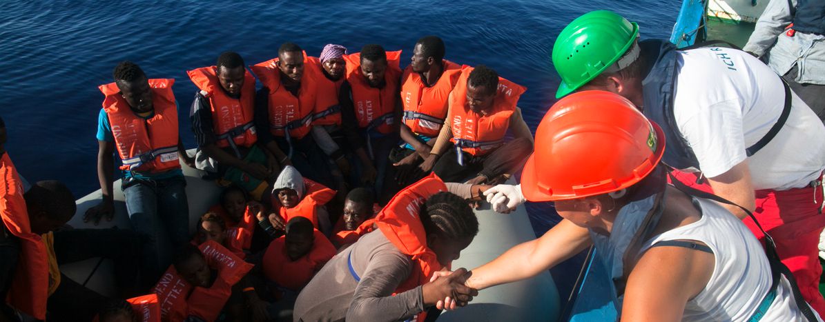 Image for Réfugiés : le bateau Iuventa ou l'art du sauvetage en mer 