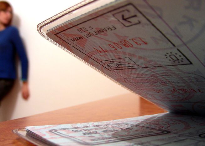 Image for La prensa opina: Hungría, Eslovaquia y la crisis de los pasaportes