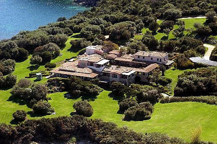 Image for Estate a Villa Certosa, tra Club Med e Disneyland
