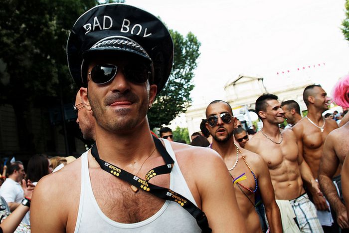 Image for Tirana : machos albanais, prêts à voir défiler les homos ?