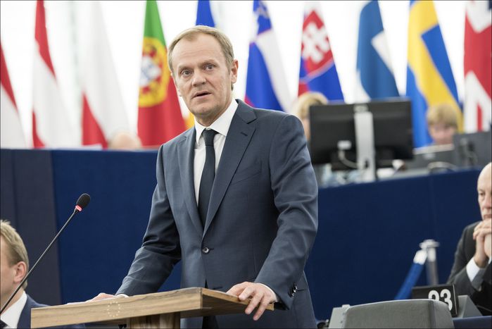 Image for Tusk fait le service après-vente du plan Juncker au Parlement européen