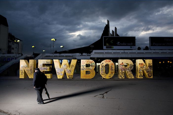 Image for Kosovo, il neonato d'Europa nei ritratti di un fotografo francese
