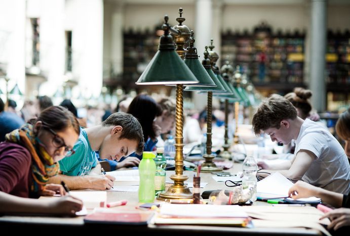 Image for Étudiants allemands : cap sur l'Autriche