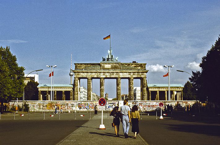 Image for Quella sera in Francia tutti gli occhi erano puntati su Berlino