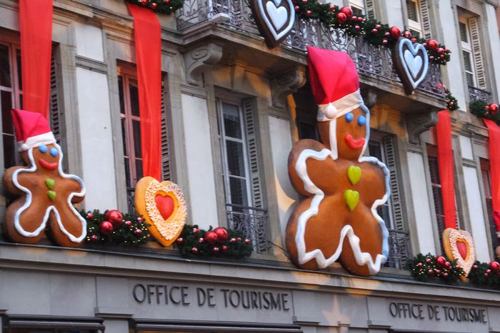 Image for Una lámpara de araña en Estrasburgo por Navidad  
