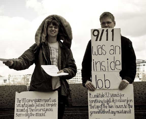 Image for 9/11 : des Simpson aux OVNI, les plus folles théories sur les attentats