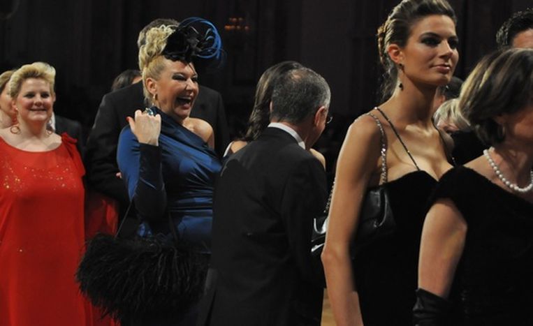 Image for Baile de gala en Viena: el botox (solidario) se viste de largo
