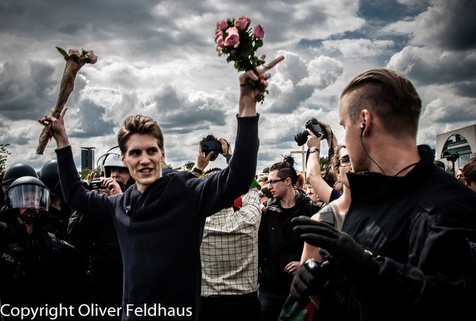 Image for Berlin: migrant graves in front of the Bundestag