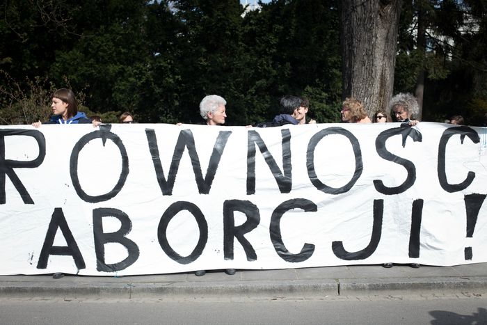 Image for Polonia: grucce in piazza contro il divieto di aborto