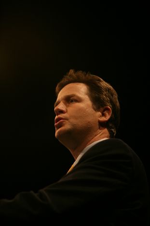 Image for Nick Clegg, un europhile au seuil du 10 Downing street 