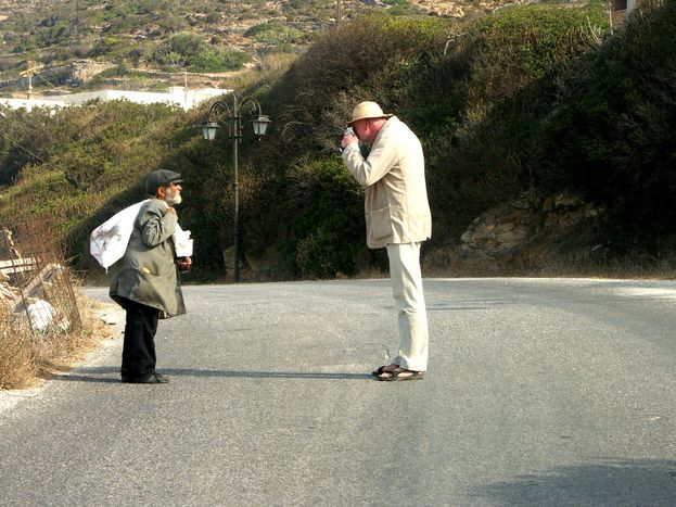 Image for A Athènes, sur les traces des clichés allemands sur les Grecs (vidéo)