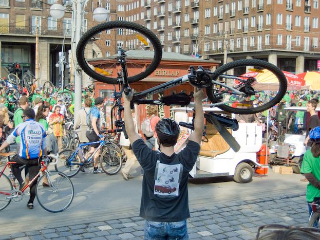 Image for Biking is trendy, politics is not in green Budapest
