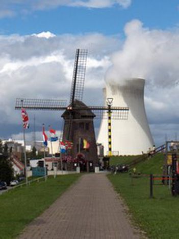 Image for La energía atómica divide Europa
