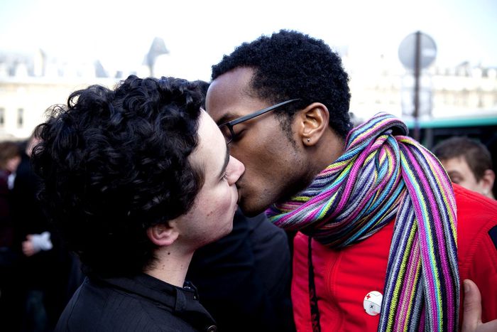Image for Francia pone plazos en el amor de las parejas mixtas