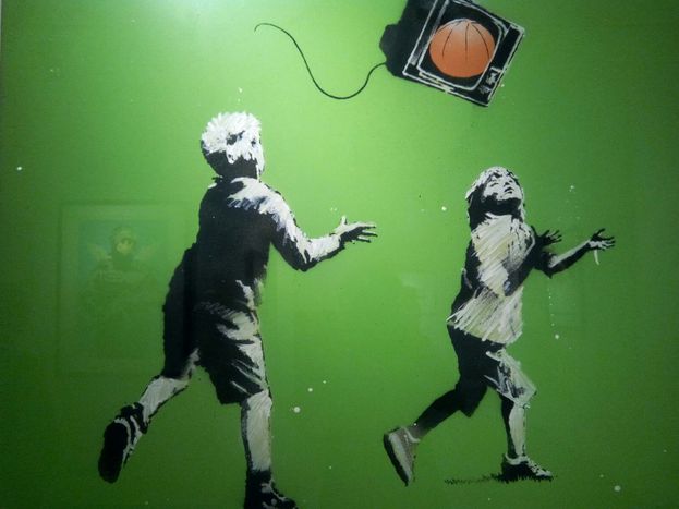 Image for Dalla strada al museo: esposte a Roma le opere di Banksy, “maestro” della street art