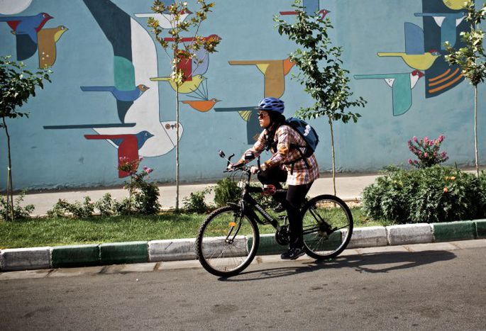 Image for Une fatwa obscène contre le cyclisme féminin en Iran