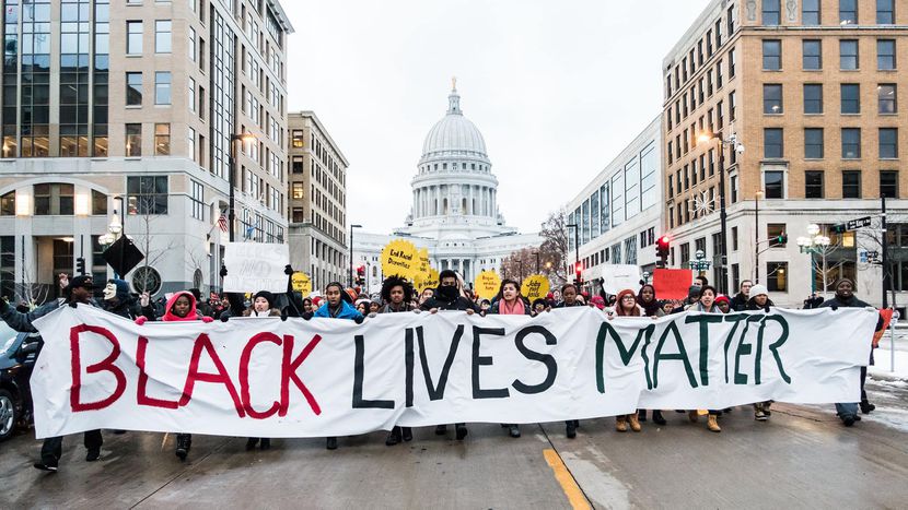 Image for Black Lives Matter urla "shut down" in Inghilterra.