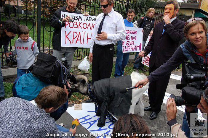 Image for Ukrainian students fight uncertain future