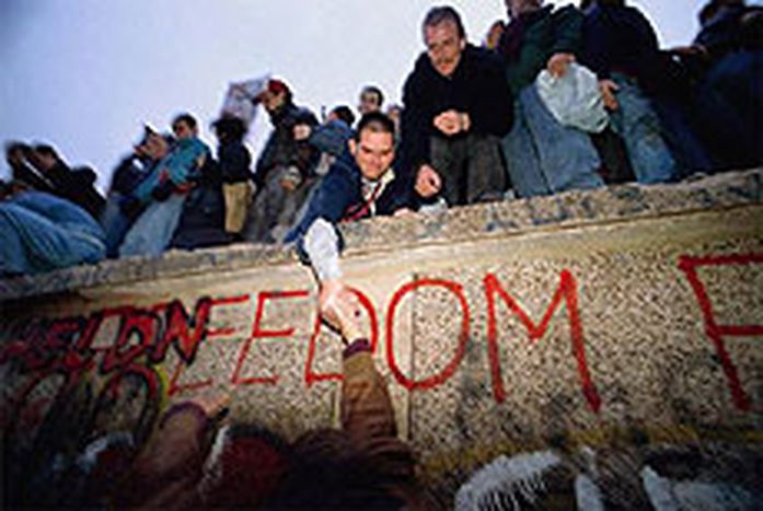 Image for Aperitivo oltre il muro