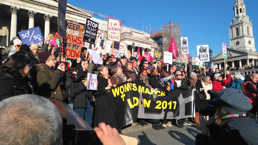 Image for Londres: Los hombres se manifiestan para apoyar a sus madres, parejas e hijas