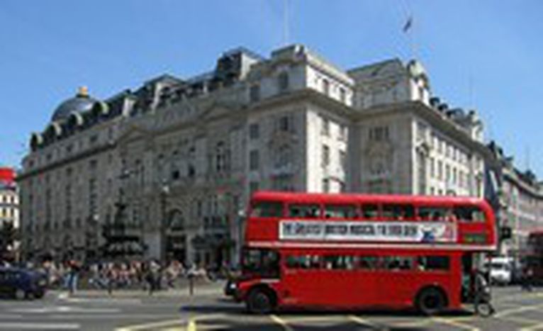 Image for Londres: todos caben en la ciudad destartalada
