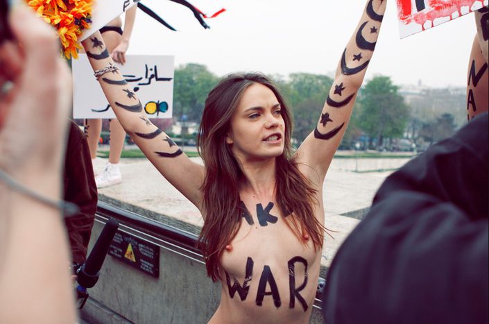 Image for Przymusowa prostytucja a EURO 2012: FEMEN przy piłce