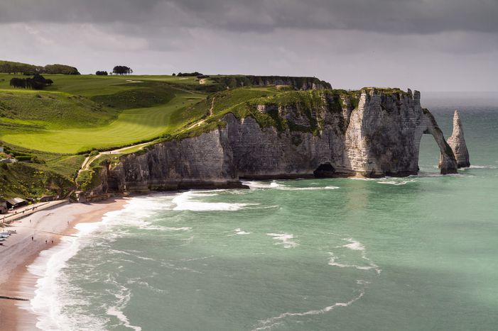 Image for Le golf d’Étretat : un écrin de craie et de brise marine pour une balle de 45,93 g